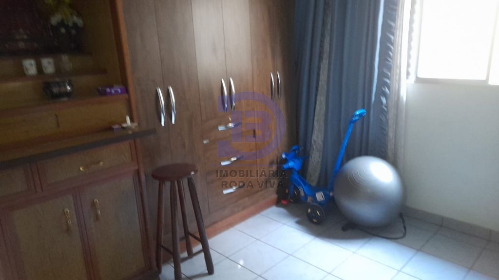 Casa assobradada com 5 dormitórios e edícula