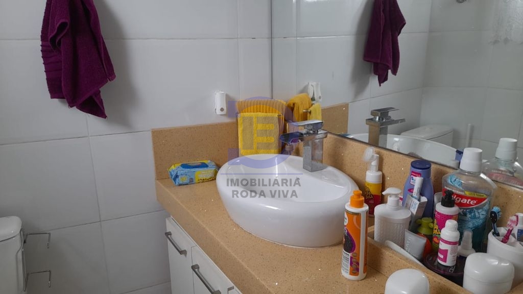 Imóvel com 03 moradias a 50 metros da itinguçu, próximo ao m