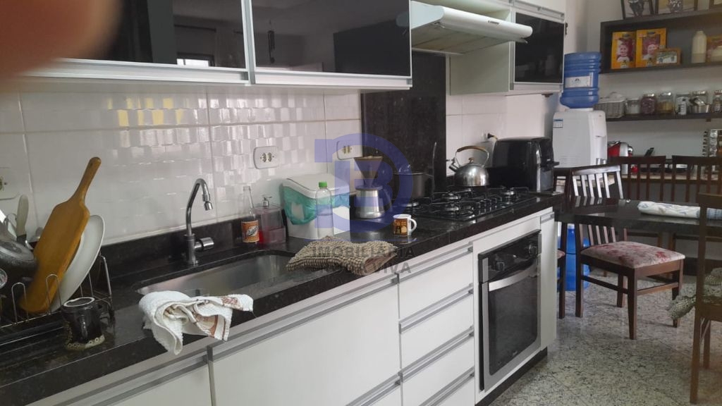 Imóvel com 03 moradias a 50 metros da itinguçu, próximo ao m