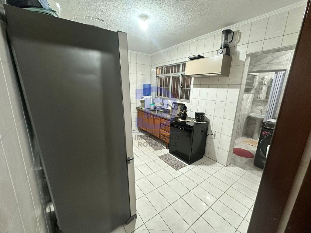 Oportunidade!!! baixou o valor!!! casa térrea a 100 metros do metro guilhermina-esperança - 02 dormitórios e 02 vagas vale a pena conhecer!!!