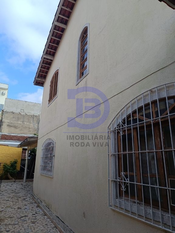Sobrado na Patriarca com 04 dormitórios, sala 02 ambientes, escritorio, 03 banheiros , cozinha, lavanderia, quintal, corredor lateral, 04 vagas de garagem, edícula com sala, cozinha, quarto e…