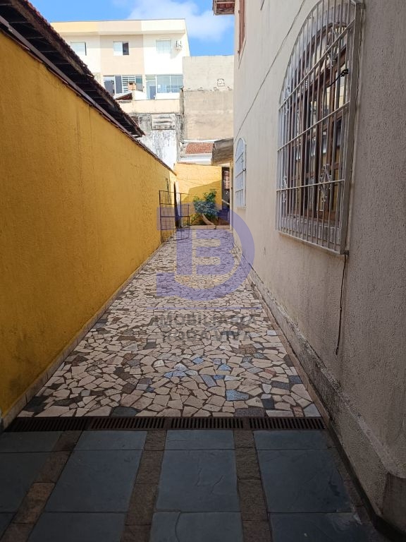 Sobrado na Patriarca com 04 dormitórios, sala 02 ambientes, escritorio, 03 banheiros , cozinha, lavanderia, quintal, corredor lateral, 04 vagas de garagem, edícula com sala, cozinha, quarto e…