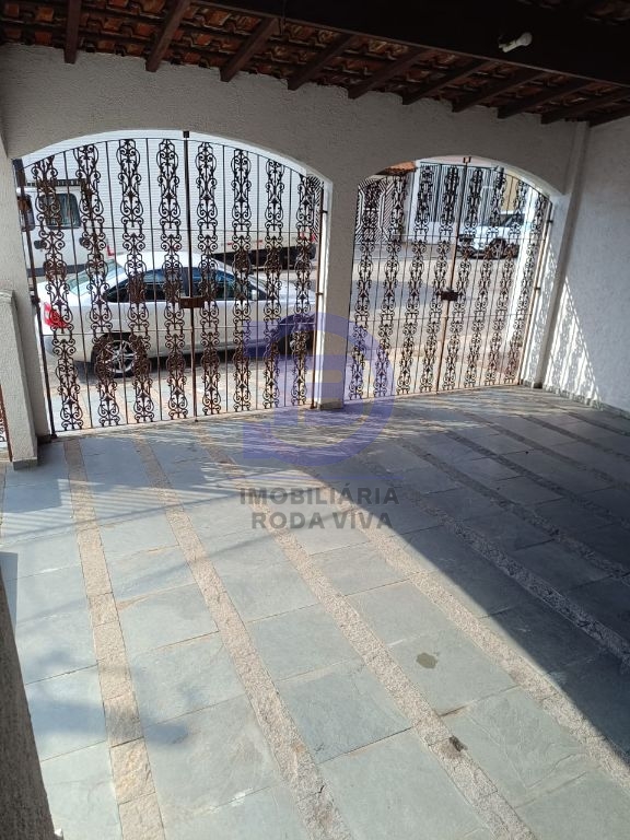 Sobrado na Patriarca com 04 dormitórios, sala 02 ambientes, escritorio, 03 banheiros , cozinha, lavanderia, quintal, corredor lateral, 04 vagas de garagem, edícula com sala, cozinha, quarto e…
