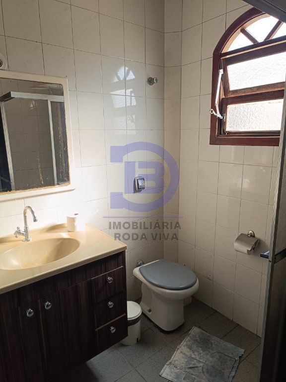 Sobrado na Patriarca com 04 dormitórios, sala 02 ambientes, escritorio, 03 banheiros , cozinha, lavanderia, quintal, corredor lateral, 04 vagas de garagem, edícula com sala, cozinha, quarto e…