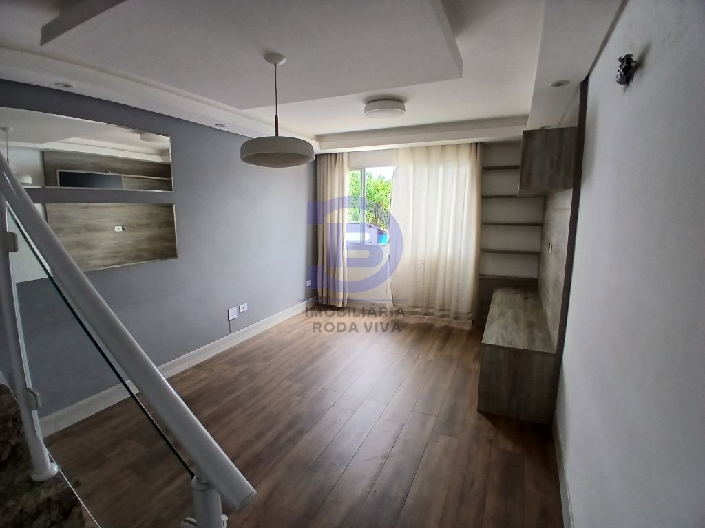 Sobrado 02 suítes e 02 vagas em condominio fechado próximo ao metro guilhermina- esperança