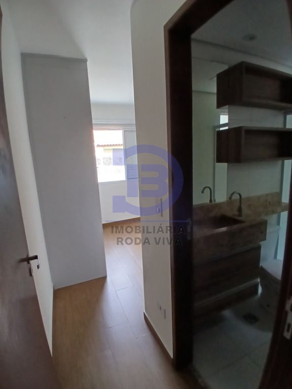 Sobrado 02 suítes e 02 vagas em condominio fechado próximo ao metro guilhermina- esperança