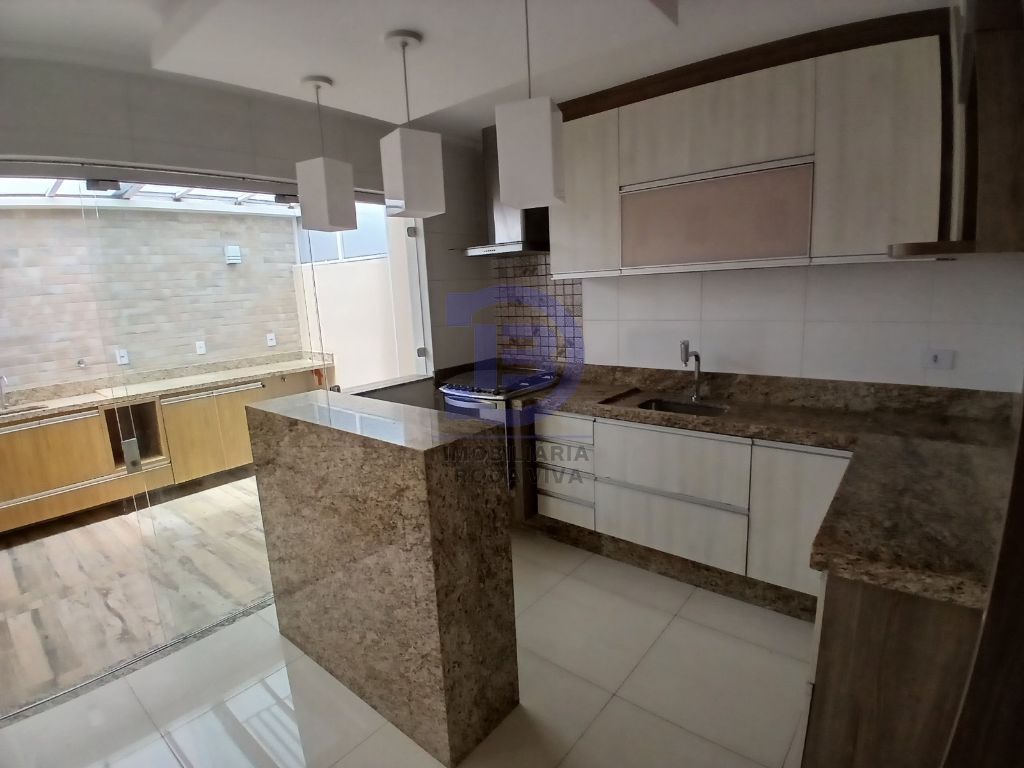 Sobrado 02 suítes e 02 vagas em condominio fechado próximo ao metro guilhermina- esperança