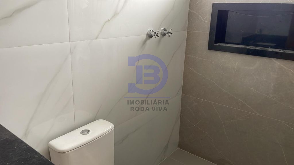 Sobrad0 com 03 dormitórios 02 vagas entre às estações guilhe