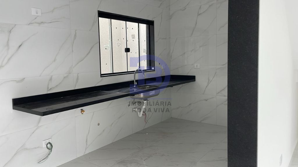 Sobrad0 com 03 dormitórios 02 vagas entre às estações guilhe