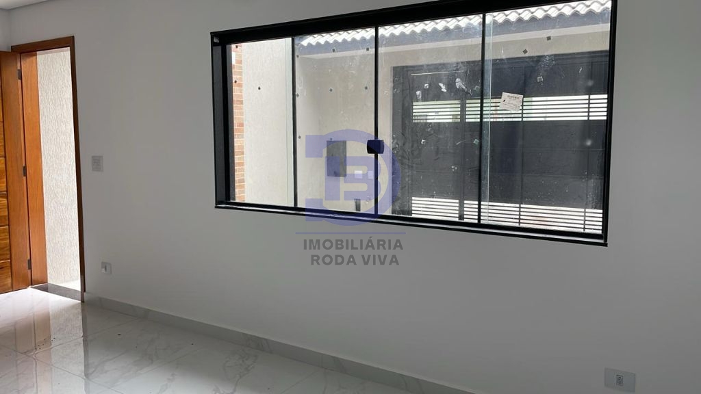 Sobrad0 com 03 dormitórios 02 vagas entre às estações guilhe