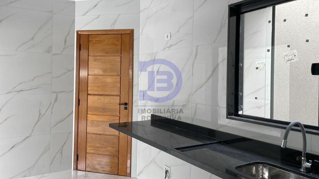 Sobrad0 com 03 dormitórios 02 vagas entre às estações guilhe