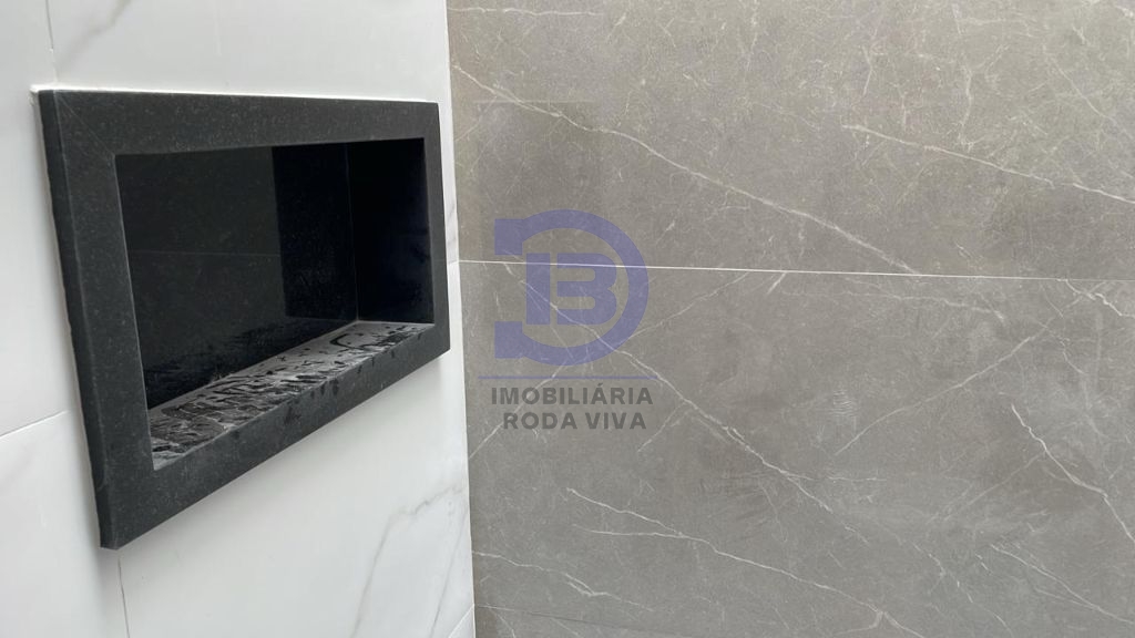 Sobrad0 com 03 dormitórios 02 vagas entre às estações guilhe