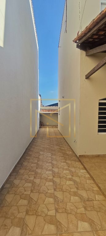 Aluga-se casa na Avenida Anah Tereza Cecon Breda em Hortolândia.