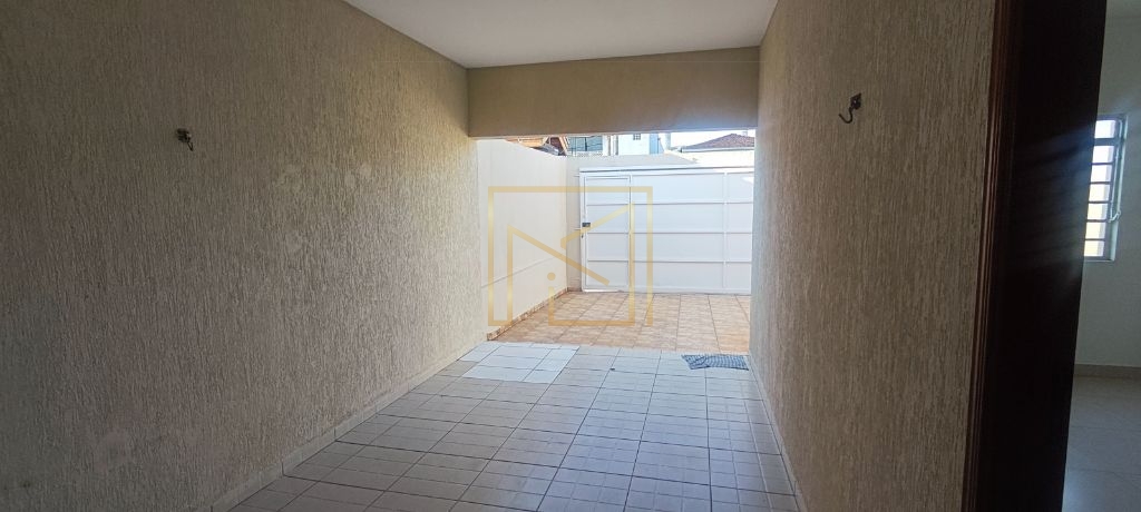 Aluga-se casa na Avenida Anah Tereza Cecon Breda em Hortolândia.