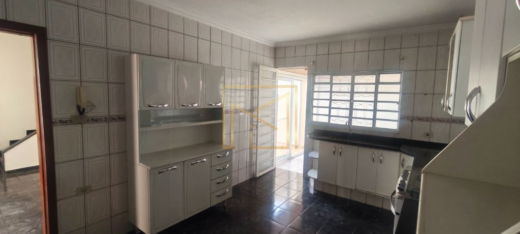 Aluga-se casa na Avenida Anah Tereza Cecon Breda em Hortolândia.