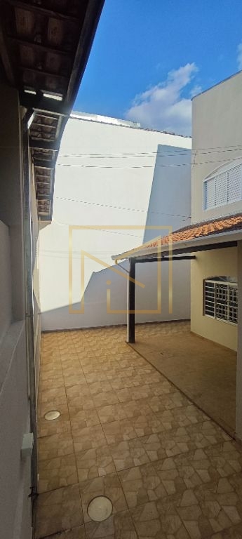 Aluga-se casa na Avenida Anah Tereza Cecon Breda em Hortolândia.