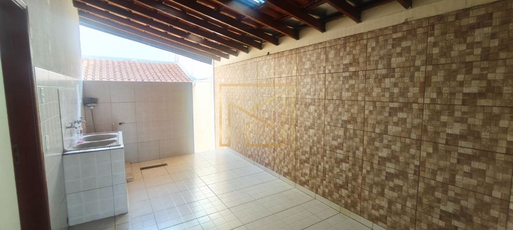 Aluga-se casa na avenida anah tereza cecon breda em hortolân