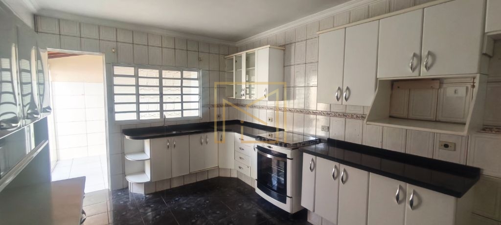 Aluga-se casa na Avenida Anah Tereza Cecon Breda em Hortolândia.
