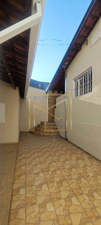 Aluga-se casa na Avenida Anah Tereza Cecon Breda em Hortolândia.