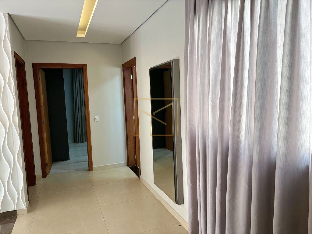 Descubra este magnífico sobrado à venda no prestigiado jardi