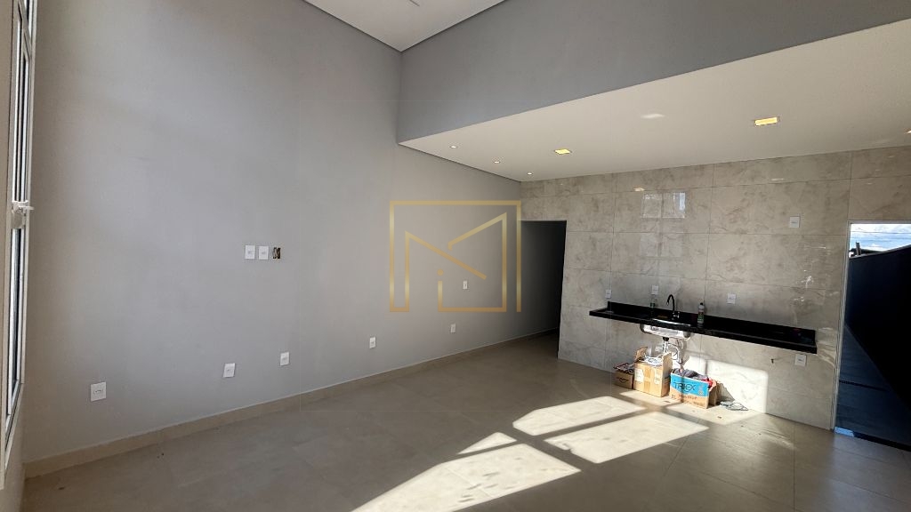 Casa 2 dorm (1 suíte) c/ pé-direito alto e porcelanato – jd.