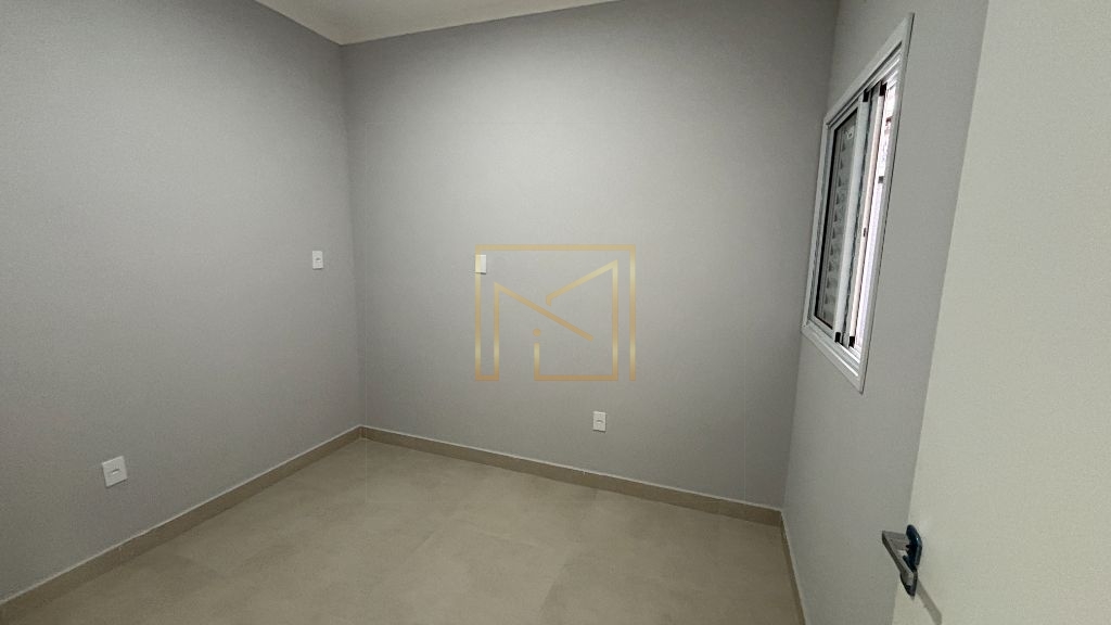 Casa 2 dorm (1 suíte) c/ pé-direito alto e porcelanato – jd.