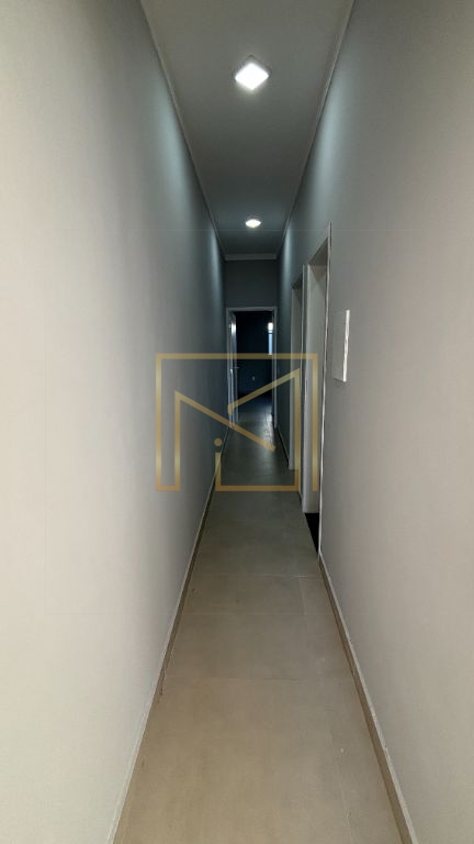 Casa 2 dorm (1 suíte) c/ pé-direito alto e porcelanato – jd.