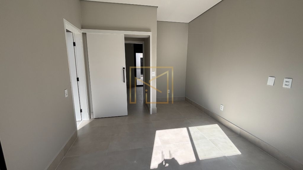 Casa 3 dormitórios (1 suíte) 114m² – portas 2,60m janelas au