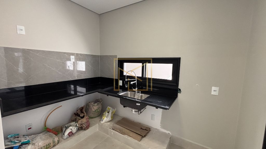 Casa 3 dormitórios (1 suíte) 114m² – portas 2,60m janelas au