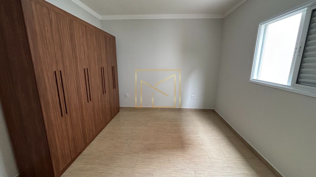 Casa com 143m² construídos em terreno de 350m², com ambiente