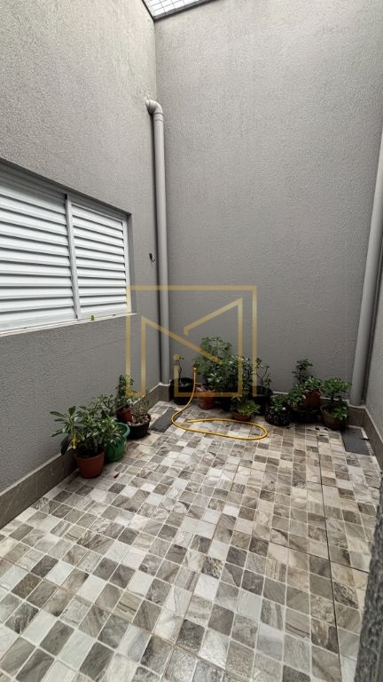 Casa com 143m² construídos em terreno de 350m², com ambiente