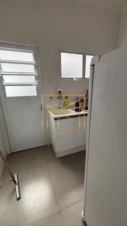 Casa com 143m² construídos em terreno de 350m², com ambiente