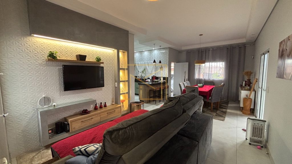 Casa com 143m² construídos em terreno de 350m², com ambiente