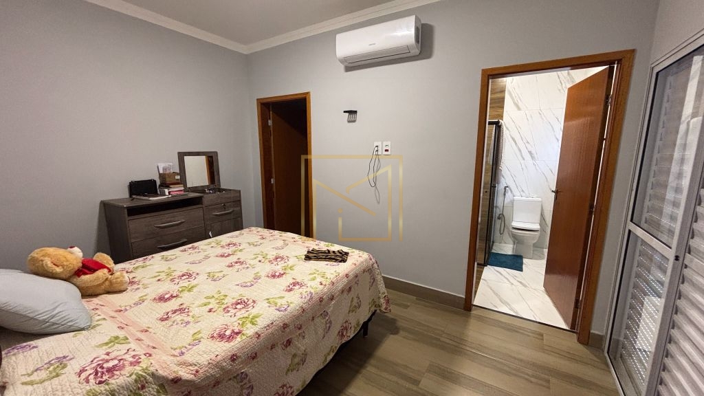 Casa com 143m² construídos em terreno de 350m², com ambiente