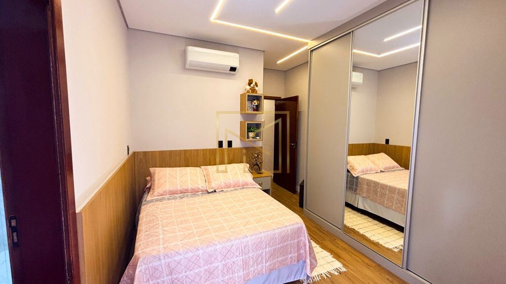 Exclusividade e Bem-Estar: Casa com 3 Dormitórios e 2 Suítes e Jacuzzi no Parque Olívio Franceschini