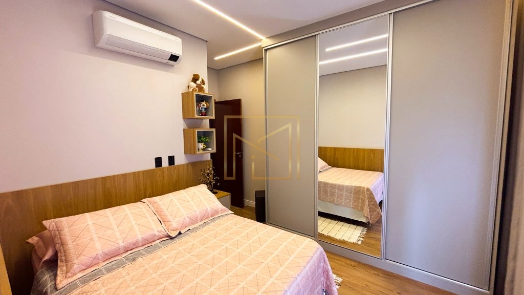 Exclusividade e Bem-Estar: Casa com 3 Dormitórios e 2 Suítes e Jacuzzi no Parque Olívio Franceschini