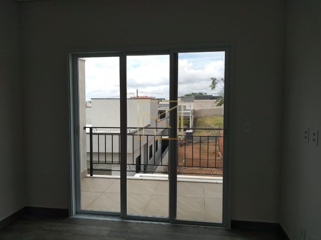 Casa com 3 Suítes, Escritório e Banheira no Parque Olívio Franceschini