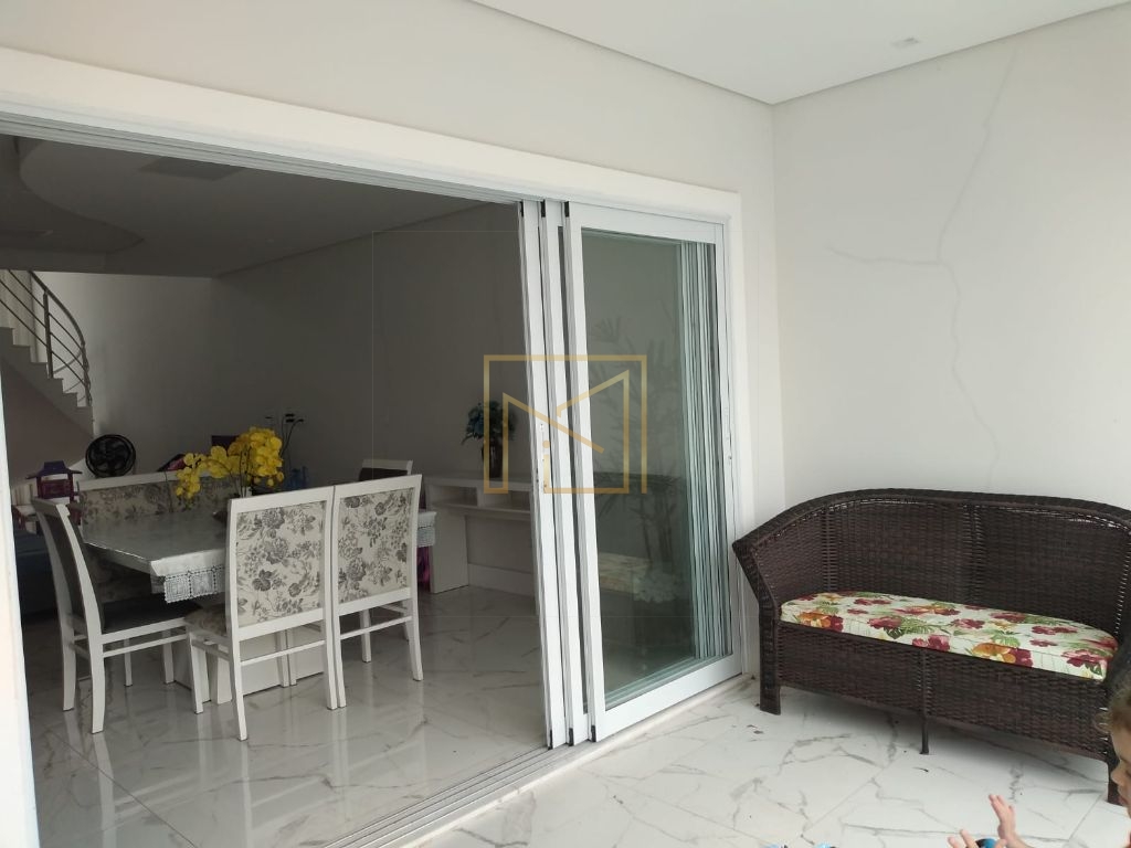 Casa com 3 suítes, escritório e banheira no parque olívio fr
