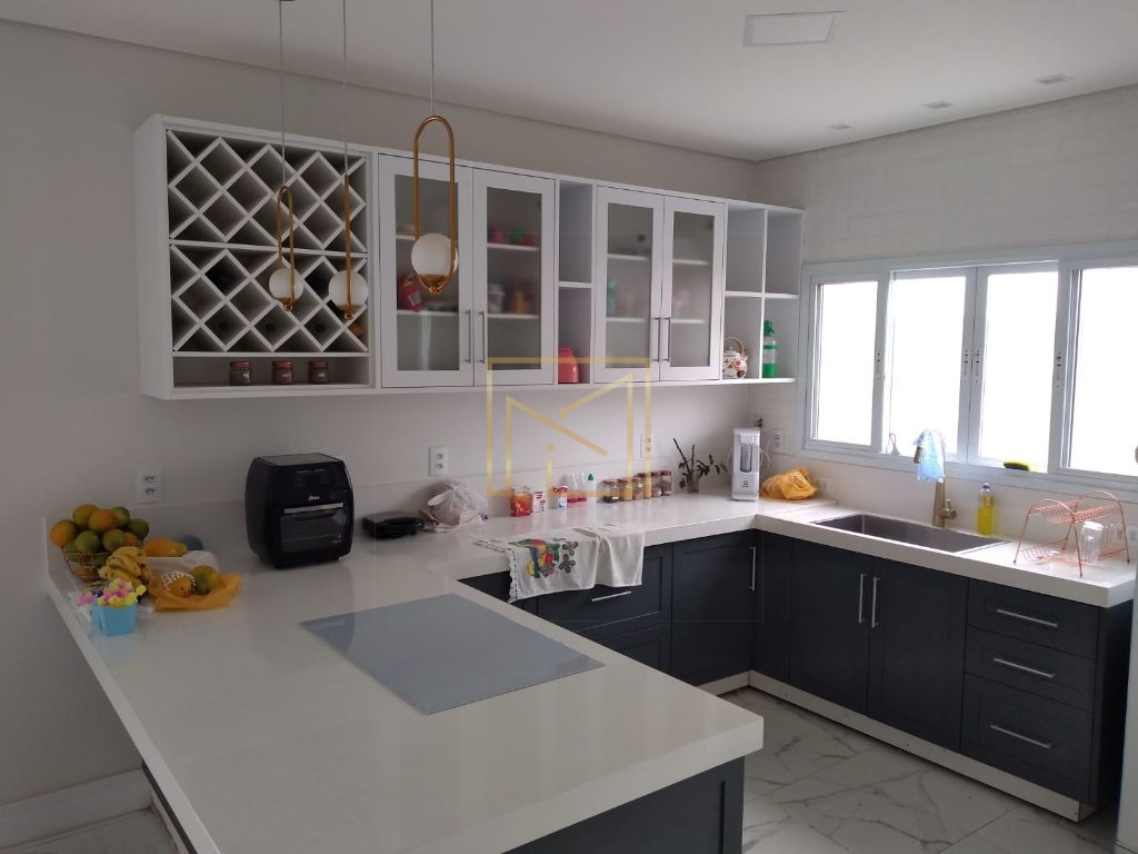 Casa com 3 suítes, escritório e banheira no parque olívio fr