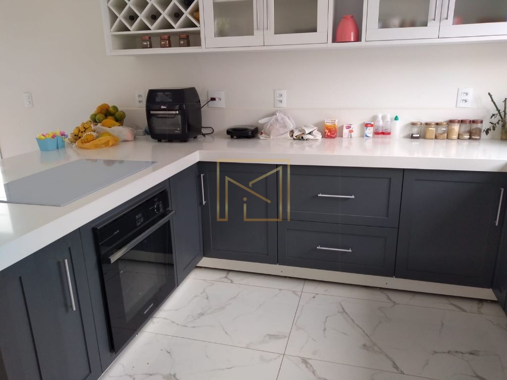 Casa com 3 suítes, escritório e banheira no parque olívio fr