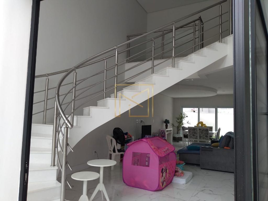 Casa com 3 suítes, escritório e banheira no parque olívio fr