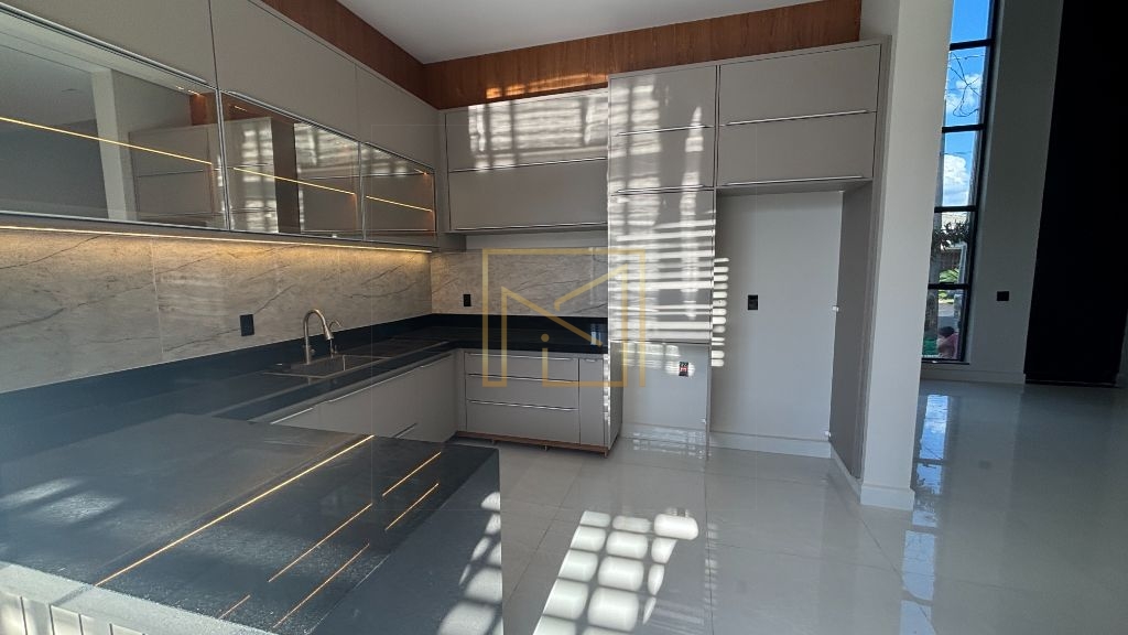 Casa em Condomínio com 3 Suítes à Venda em Hortolândia