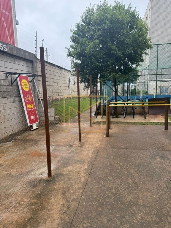 Apartamento no 2º Andar com 2 Dormitórios, Sacada e Condomínio com Piscina