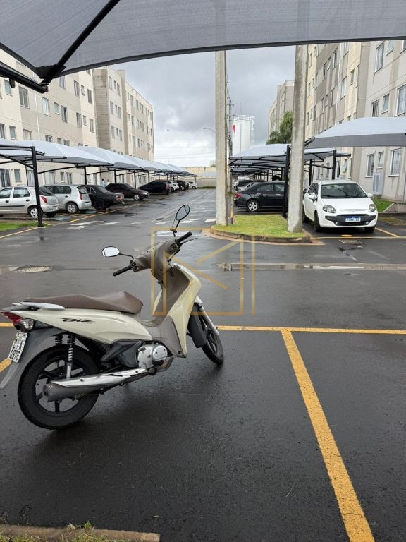 Apartamento no 2º Andar com 2 Dormitórios, Sacada e Condomínio com Piscina