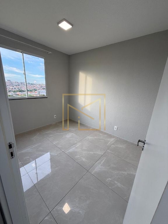 Apartamento no 2º Andar com 2 Dormitórios, Sacada e Condomínio com Piscina