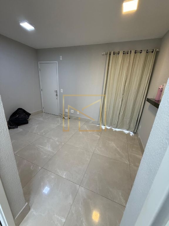 Apartamento no 2º Andar com 2 Dormitórios, Sacada e Condomínio com Piscina