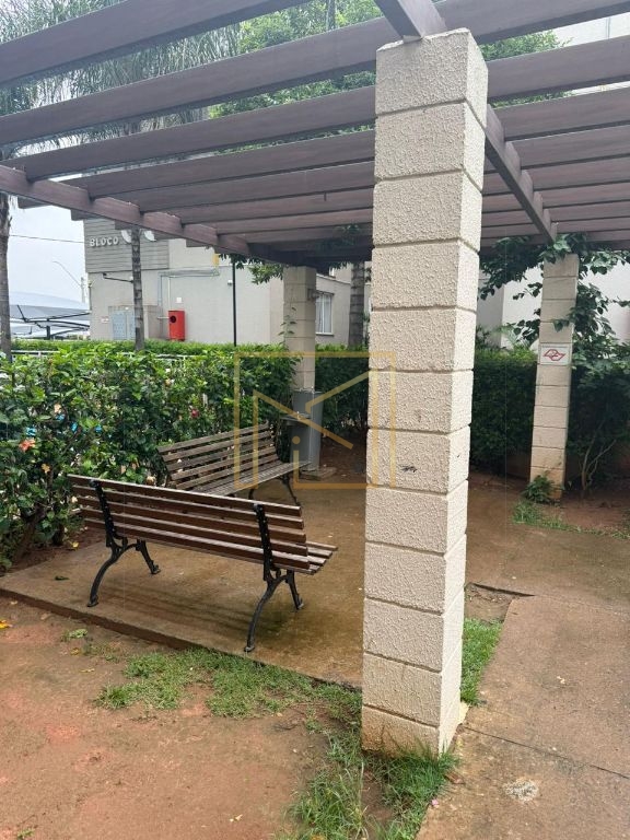 Apartamento no 2º Andar com 2 Dormitórios, Sacada e Condomínio com Piscina