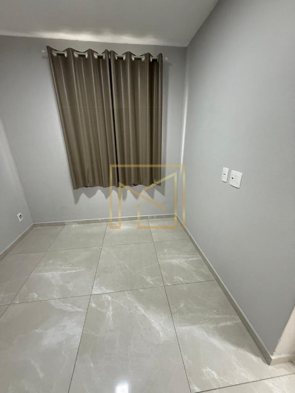 Apartamento no 2º Andar com 2 Dormitórios, Sacada e Condomínio com Piscina