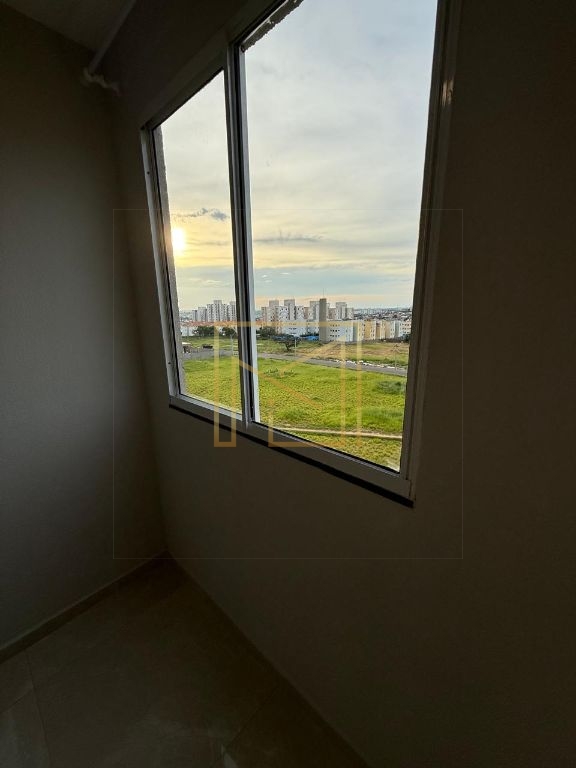 Apartamento no 2º Andar com 2 Dormitórios, Sacada e Condomínio com Piscina