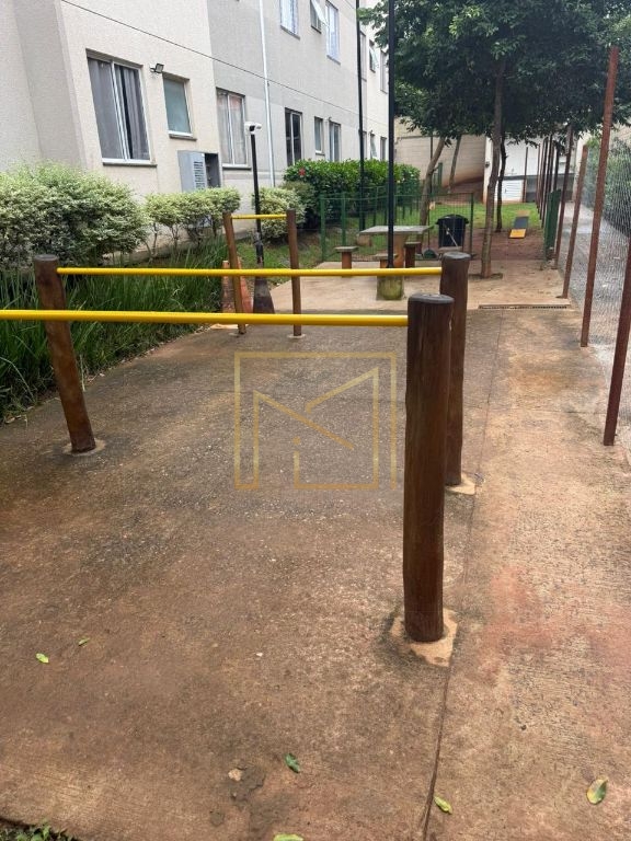 Apartamento no 2º Andar com 2 Dormitórios, Sacada e Condomínio com Piscina
